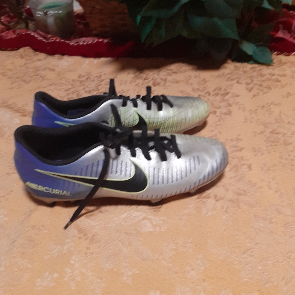Soccer cleaks